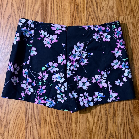 NWT Express Black Pink Floral Mini Skort Y2K Coquette Office Siren Skirt Size 10 - Picture 3 of 13